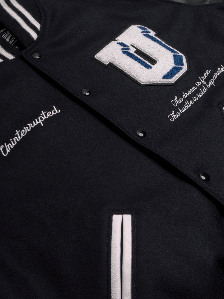 close up of the buttons in the middle of the jacket